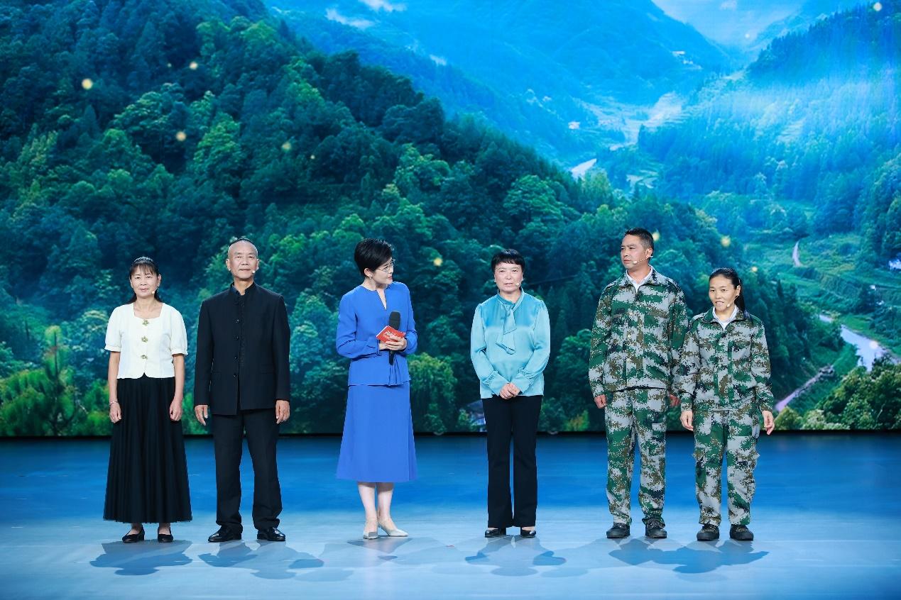 涵养好家风 共筑家国梦 《闪亮的名字—2025最美家庭发布仪式》10月2日播出