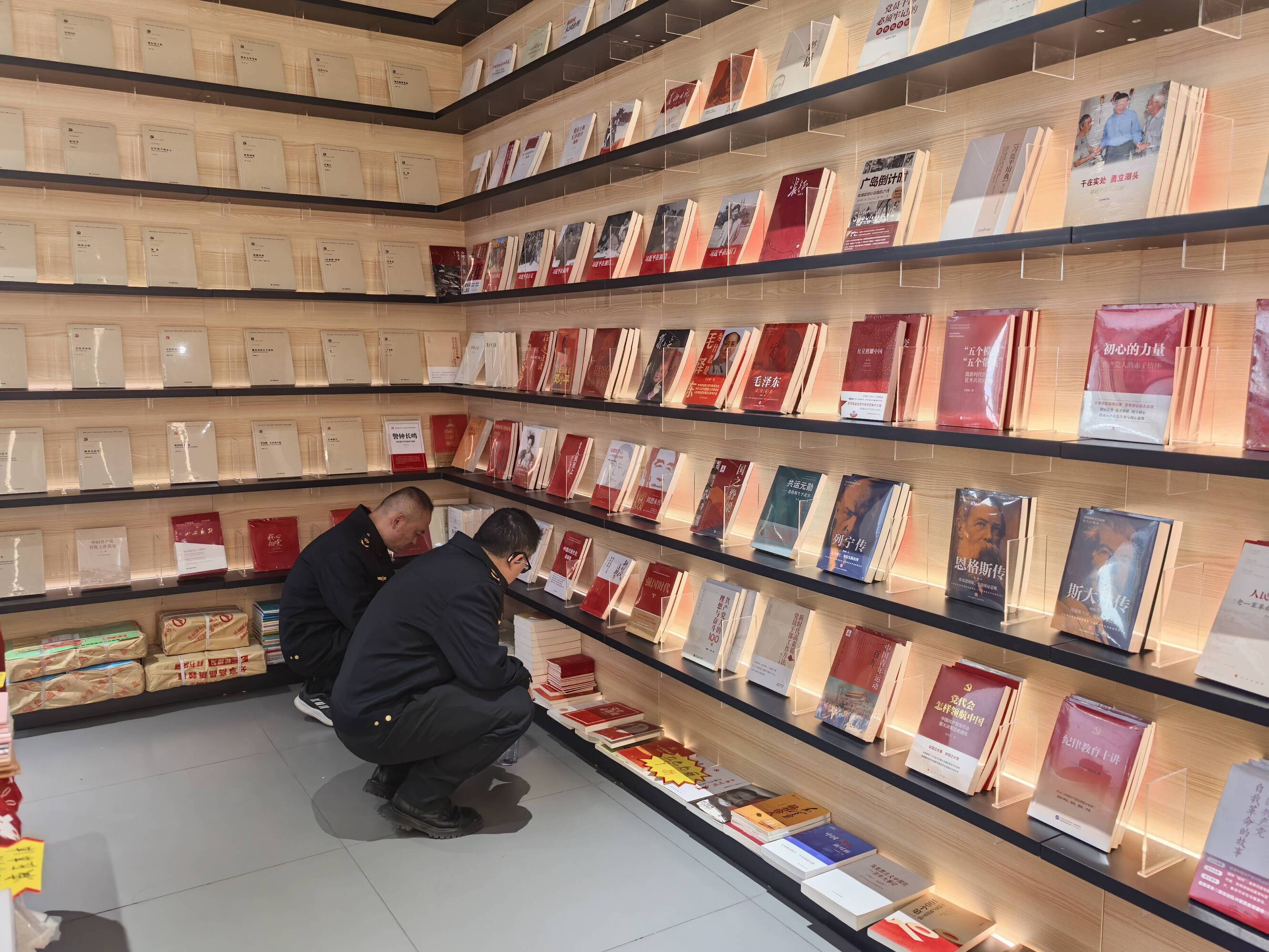 楚雄州市联合开展节前“扫黄打非”专项检查行动