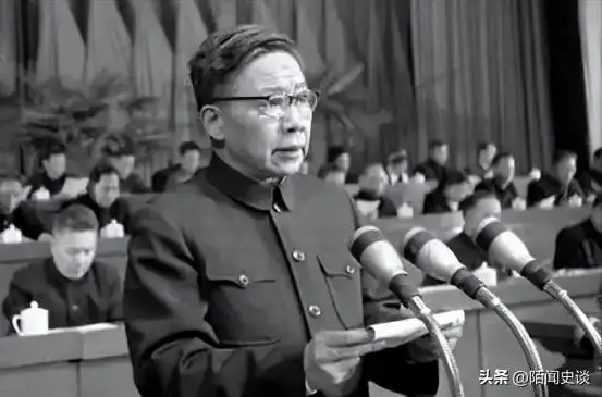 他曾担任副总理，60岁被撤职，69岁被开除党籍，73岁时被恢复名誉