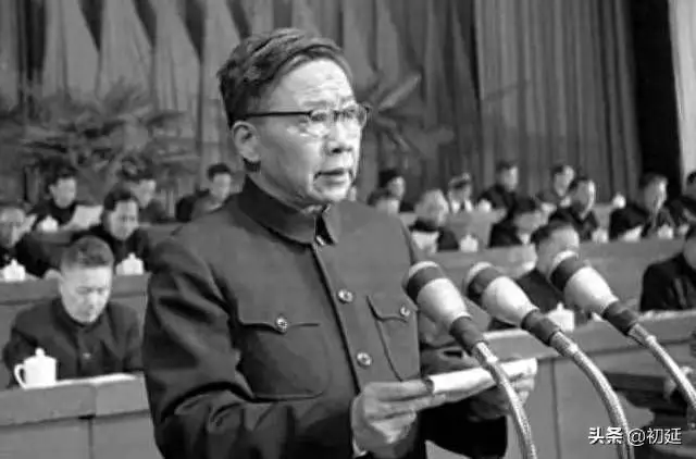 他是国务院副总理，曾长期主管我党的宣传工作，儿子是高级经济师