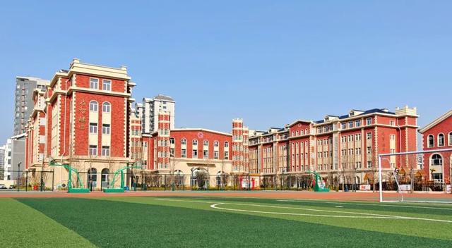 潍坊市奎文第一中学正式揭牌！