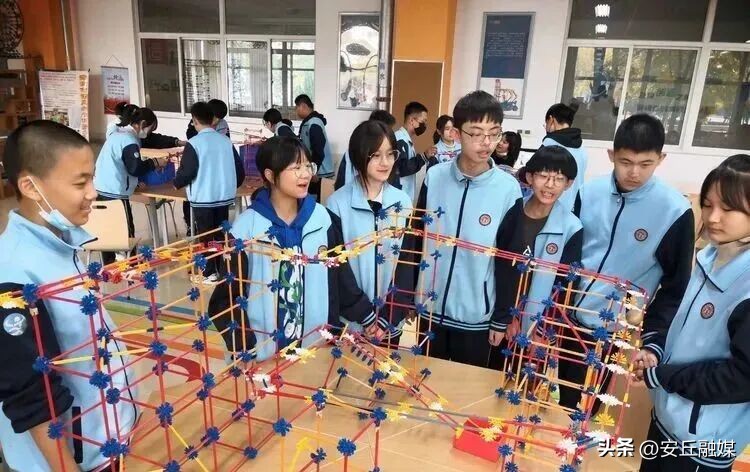 潍坊市奎文第一中学正式揭牌！