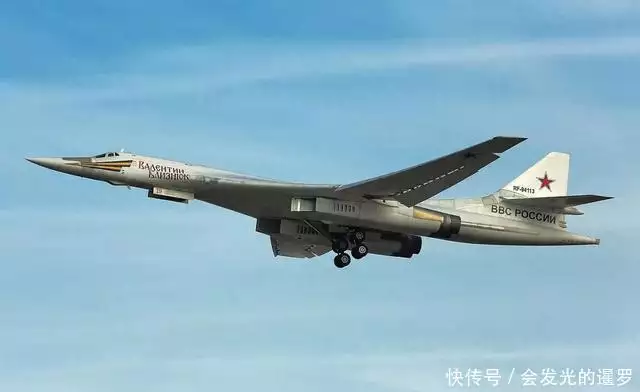 俄军图-160夜袭乌克兰翻车！被雷劈还射不出导弹，行动全中断