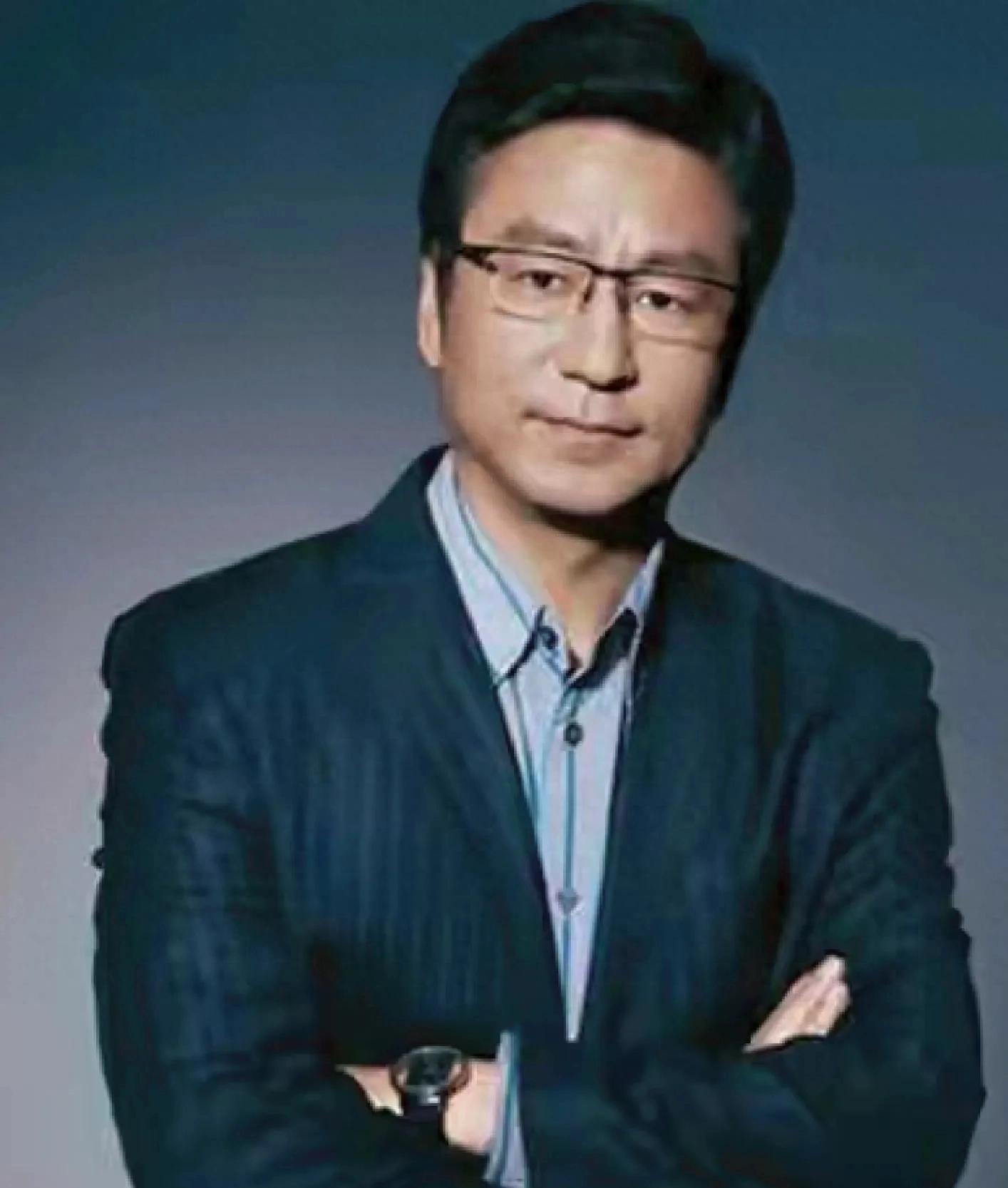白岩松担忧的事发生，央视下场李梓萌出了口恶气，董卿也是受害者