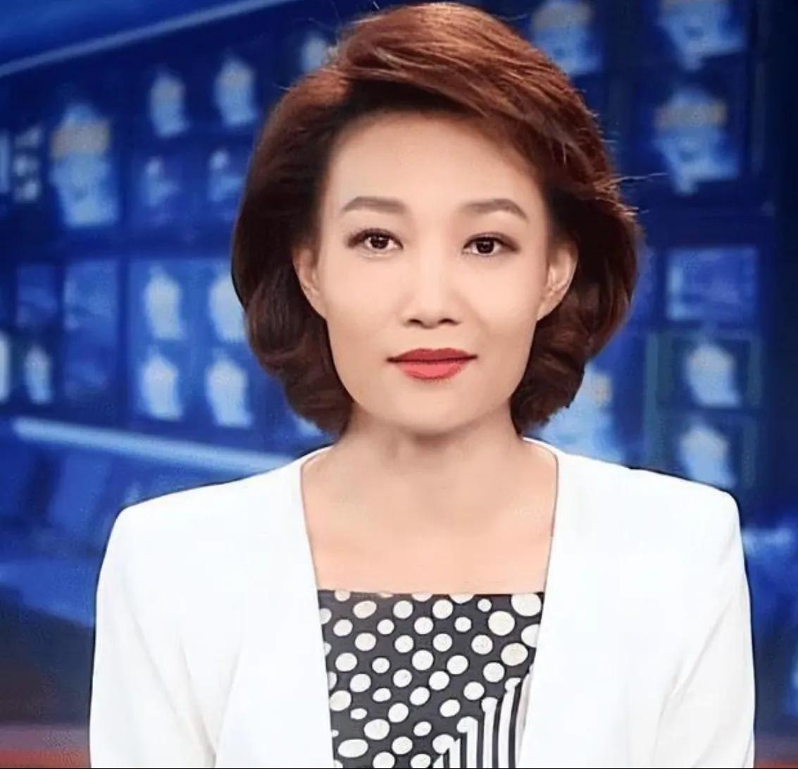 白岩松担忧的事发生，央视下场李梓萌出了口恶气，董卿也是受害者