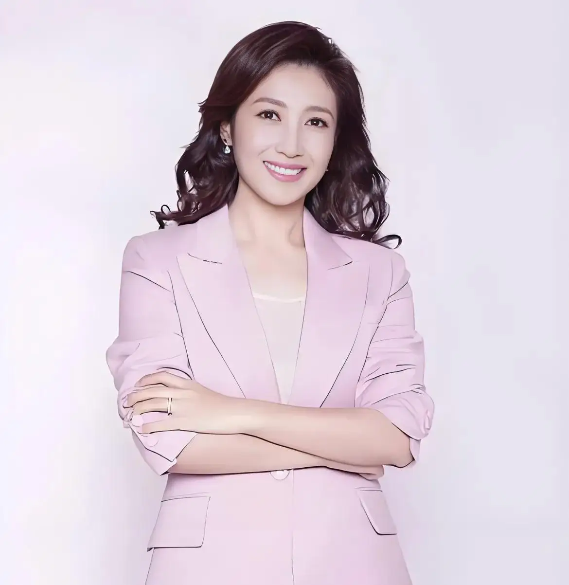 北京卫视12位曾经与现在的美女主持人，每位都是才貌双全