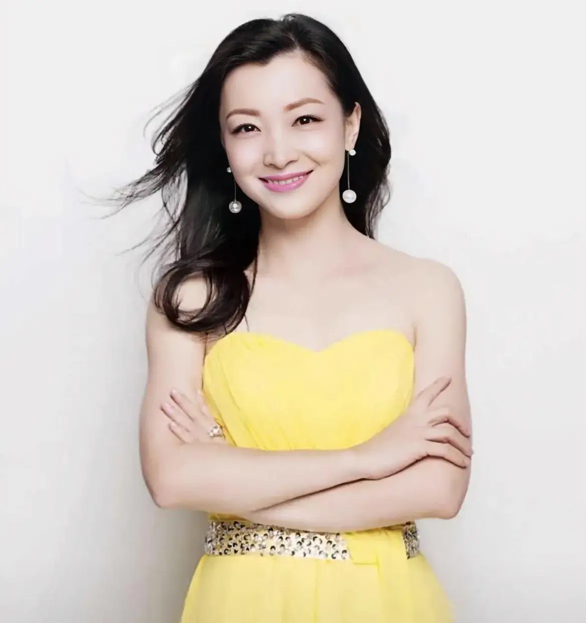 北京卫视12位曾经与现在的美女主持人，每位都是才貌双全