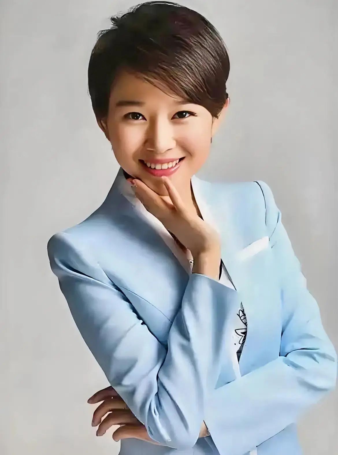 北京卫视12位曾经与现在的美女主持人，每位都是才貌双全
