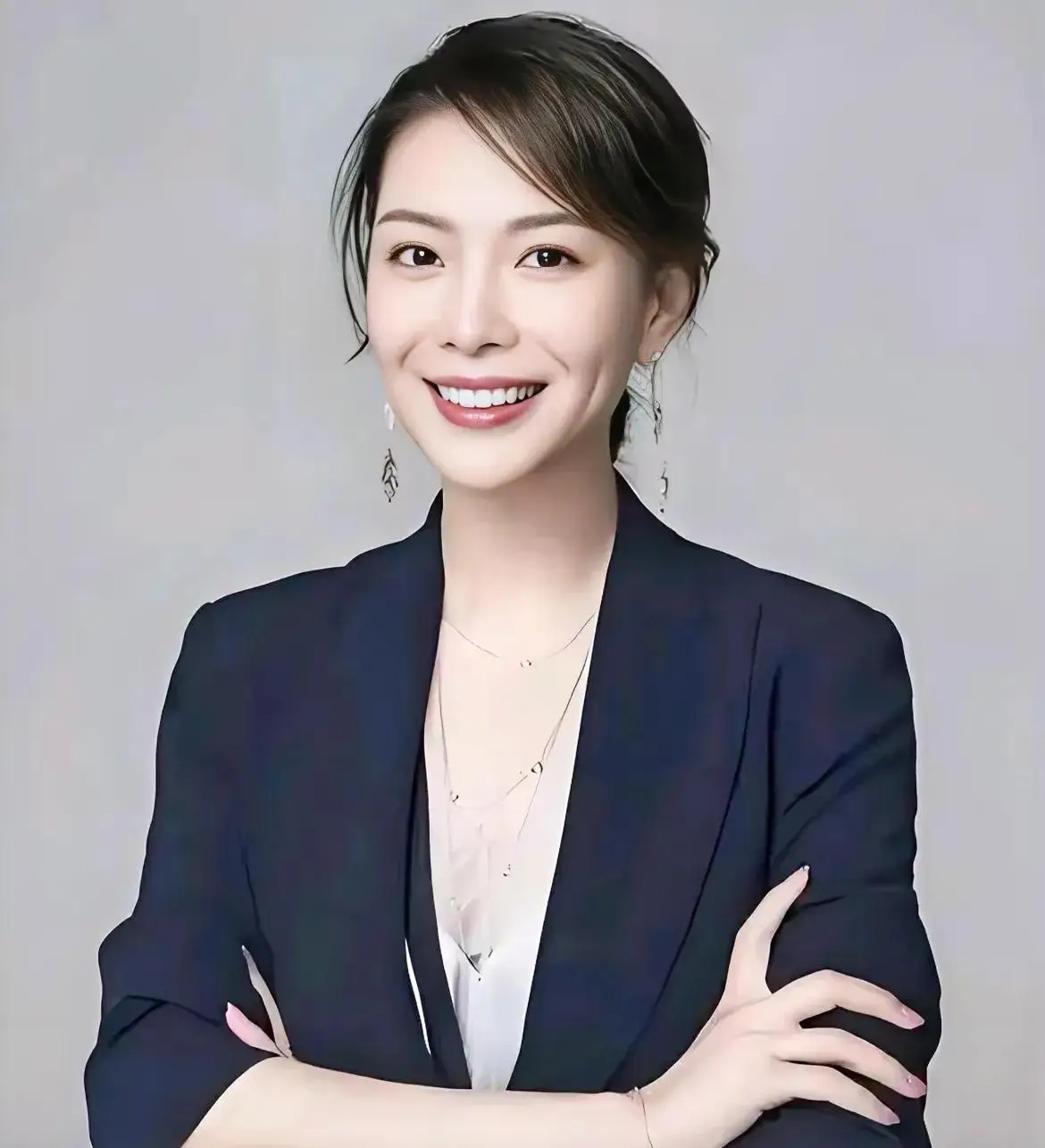 北京卫视12位曾经与现在的美女主持人，每位都是才貌双全