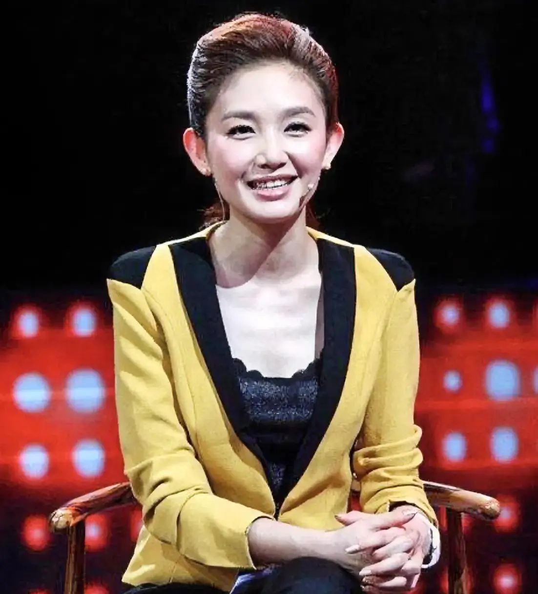 北京卫视12位曾经与现在的美女主持人，每位都是才貌双全