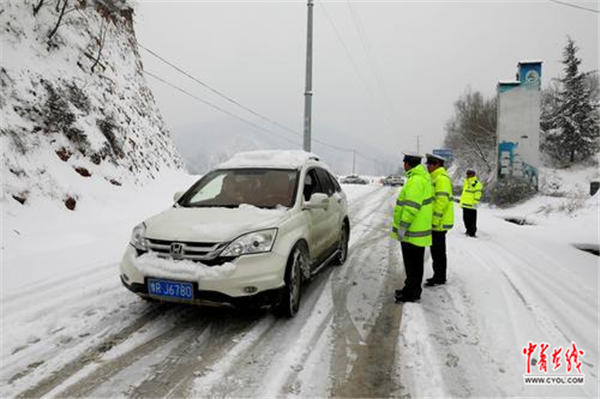 文明在行动 大爱满山乡大雪考量山城西峡的文明素养