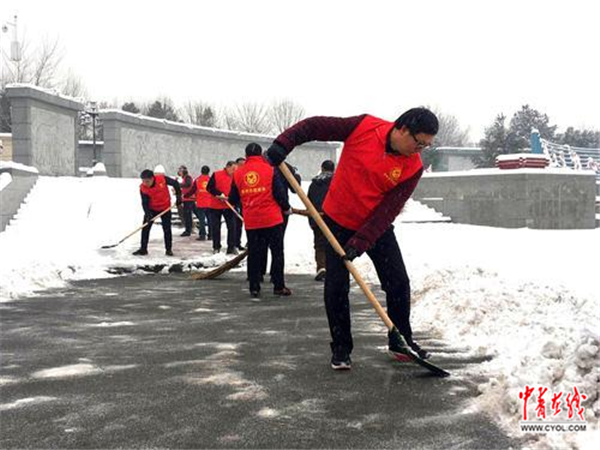 文明在行动 大爱满山乡大雪考量山城西峡的文明素养