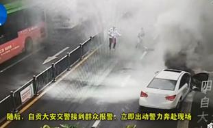 店员6瓶啤酒将劫匪撂倒，警方通报：正当防卫