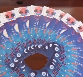店员6瓶啤酒将劫匪撂倒，警方通报：正当防卫