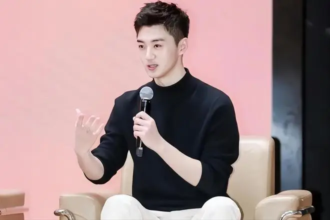 99年男主播走红，名校博士加持，颜值身材超群