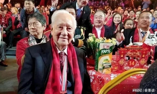 春晚从不对外售票，那现场的观众都哪里来的？看完长见识了