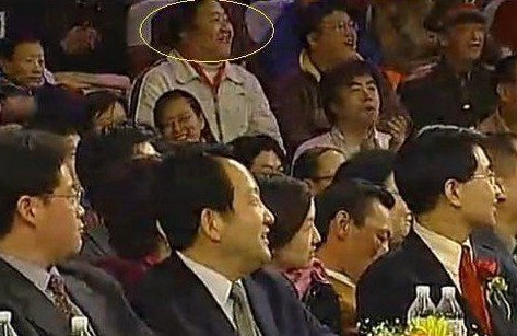 春晚自备服装 最牛钉子户“笑脸哥”今年缺席