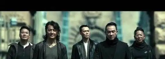 香港黑帮老大，道上人称“龙哥”，因调戏女人被乱刀砍死！