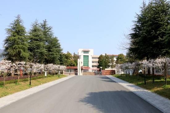 黄山市黄山第一中学简介