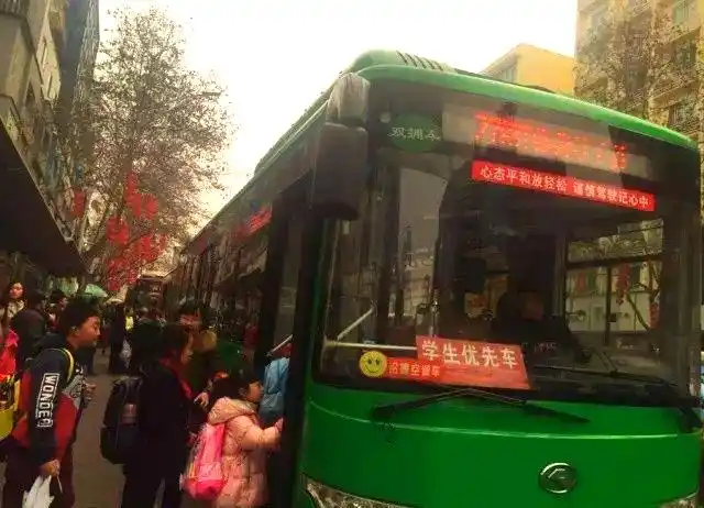 泸州公交启动全新定制服务，助力开学季出行