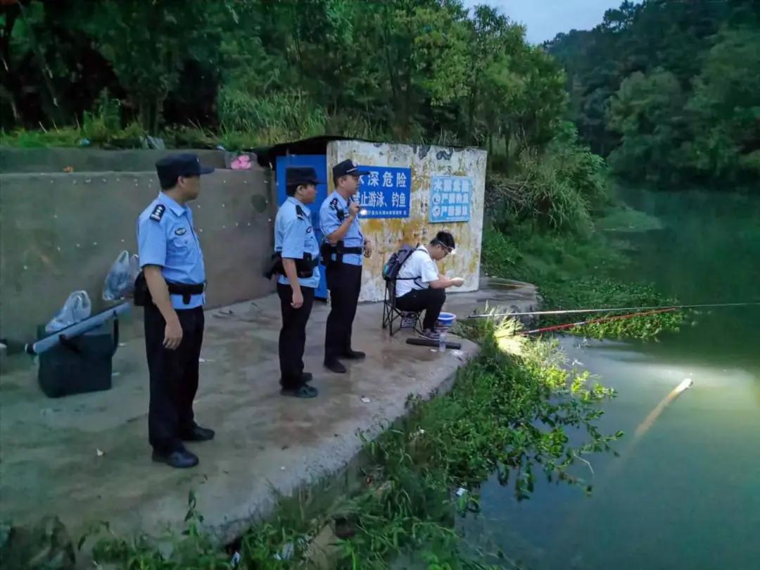安顺公安：藏蓝守护绿水青山俱欢颜
