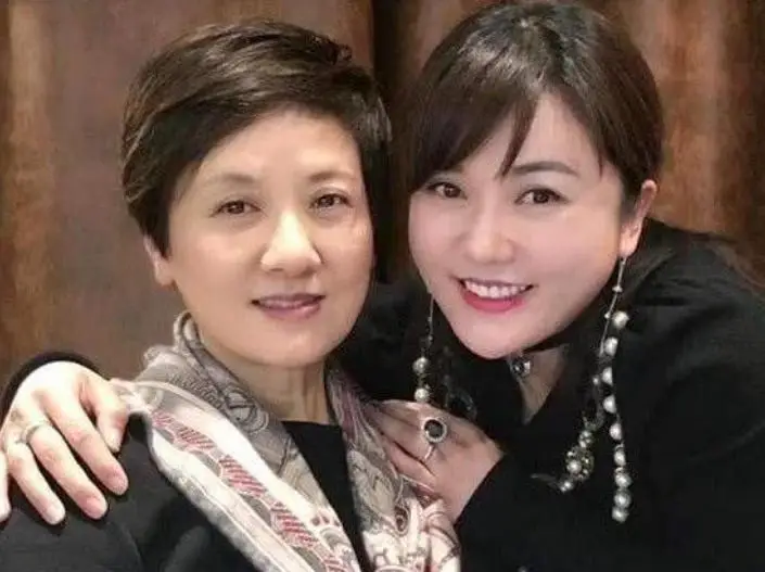 继子不争气，养女越来越像丈夫，离婚成68岁邓婕一生痛!