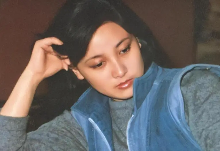 继子不争气，养女越来越像丈夫，离婚成68岁邓婕一生痛!