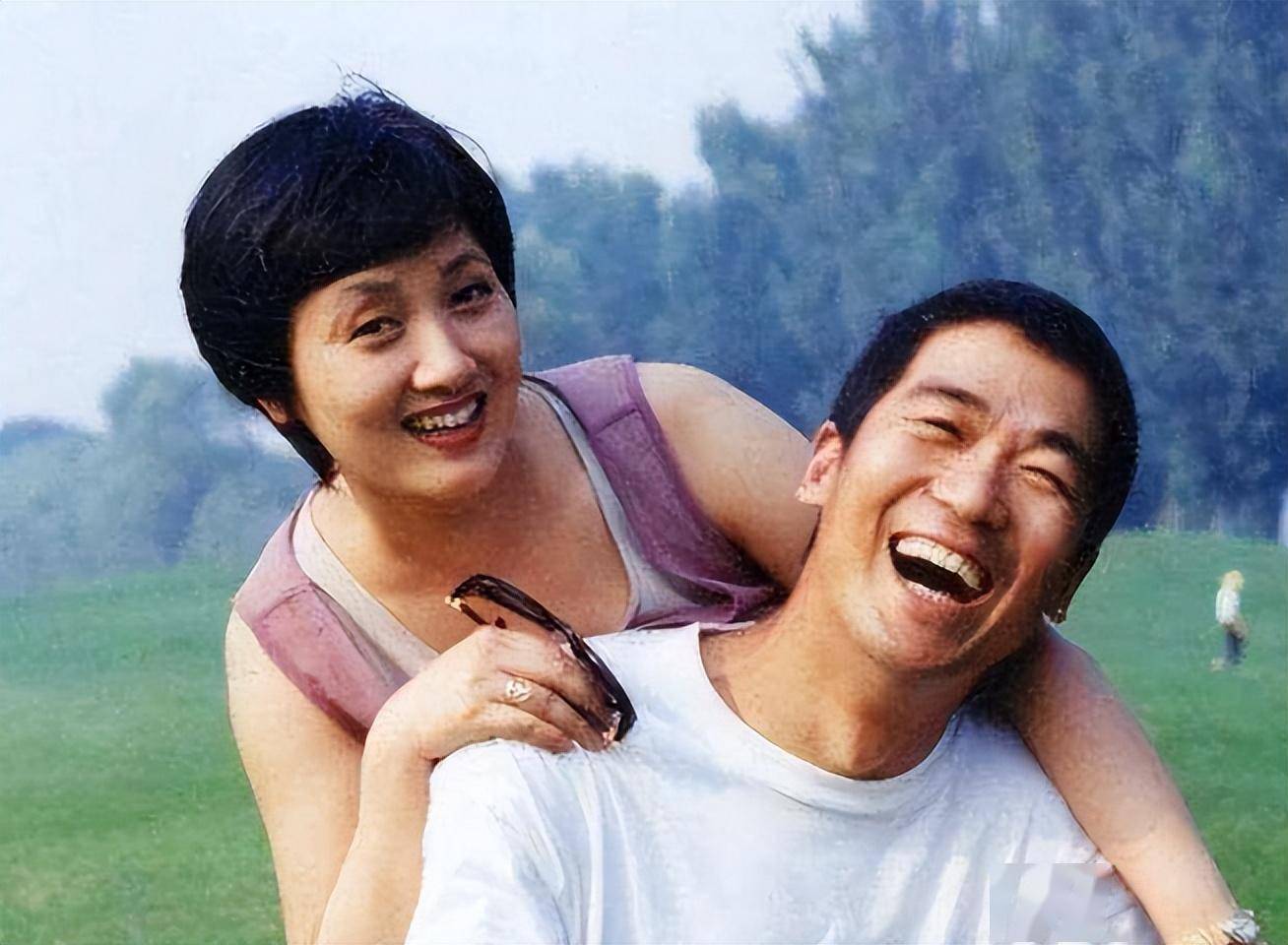 张国立与罗秀春离婚30余年：他再婚有烦恼，而她至今单身牵挂儿子