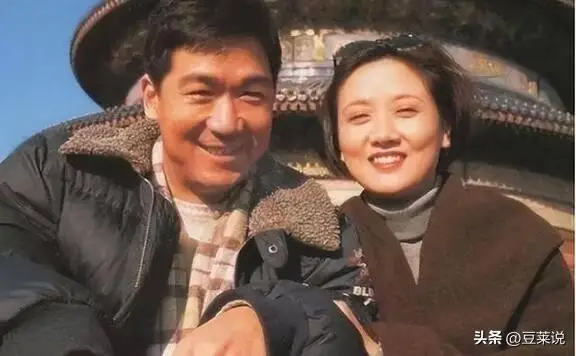 张国立与罗秀春离婚34年，他再婚有烦恼，她至今单身牵挂儿子