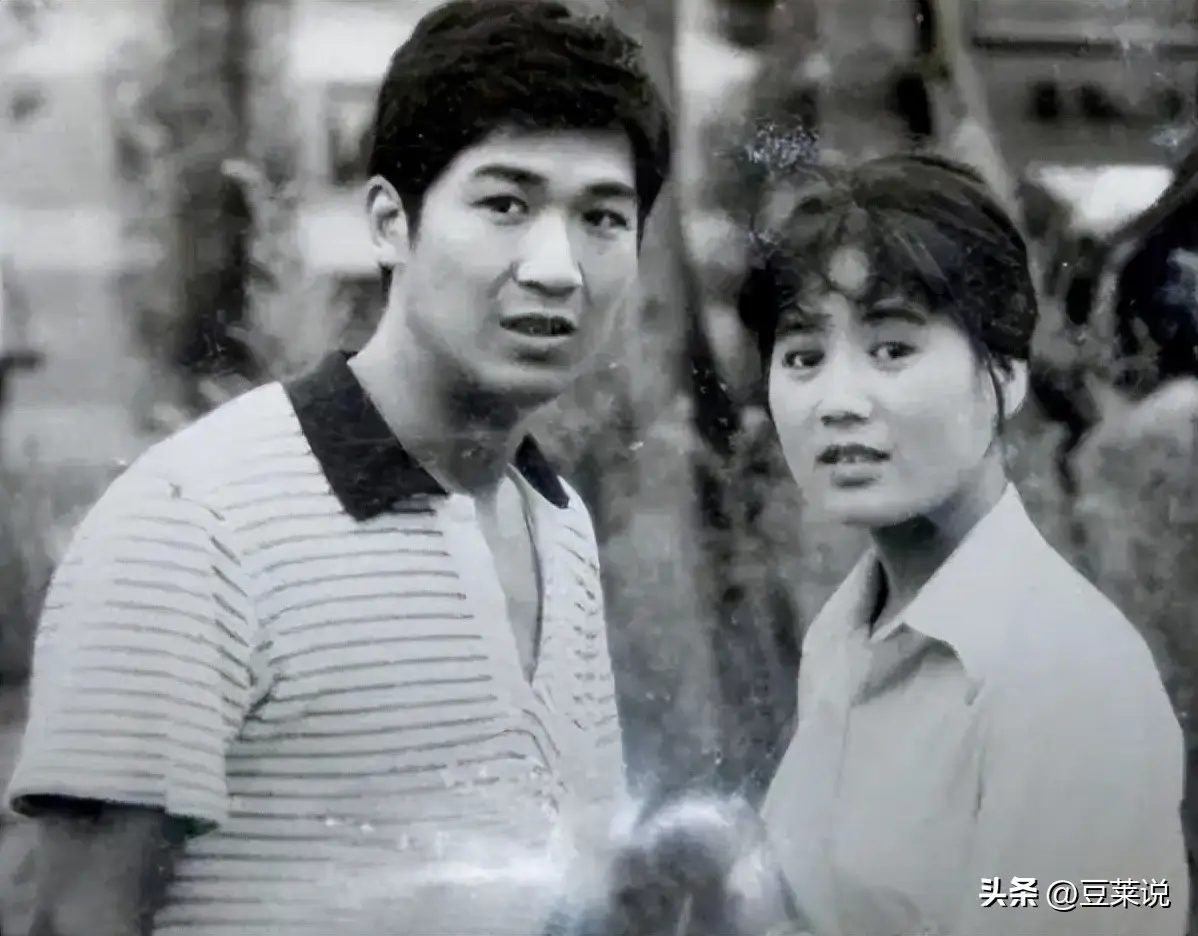 张国立与罗秀春离婚34年，他再婚有烦恼，她至今单身牵挂儿子
