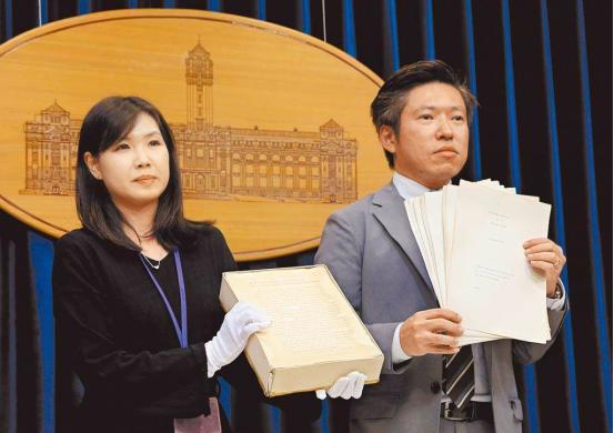 蔡英文“论文门”判决出炉！郭正亮发现新疑点，直呼“见鬼了”