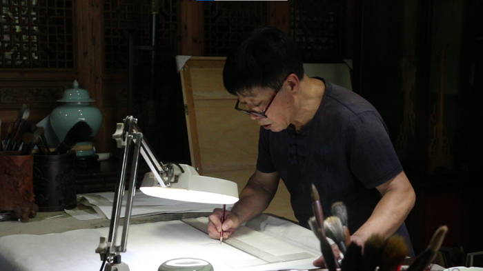 浙江大学传媒与国际文化学院学子以相机为笔 采写龙泉千年剑瓷文化