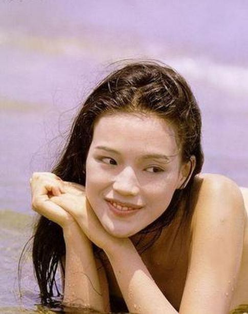 扒扒小小年纪就拍裸露戏的10大女星，最小的只有14岁
