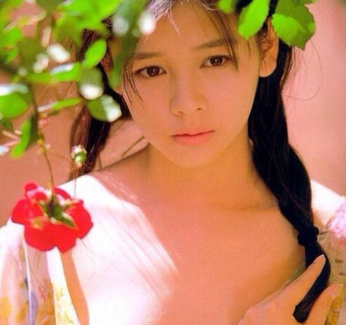 扒扒小小年纪就拍裸露戏的10大女星，最小的只有14岁