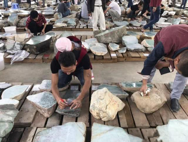 缅甸最大的珠宝市场：每天交易达上千万元，当地人都靠它维持生活
