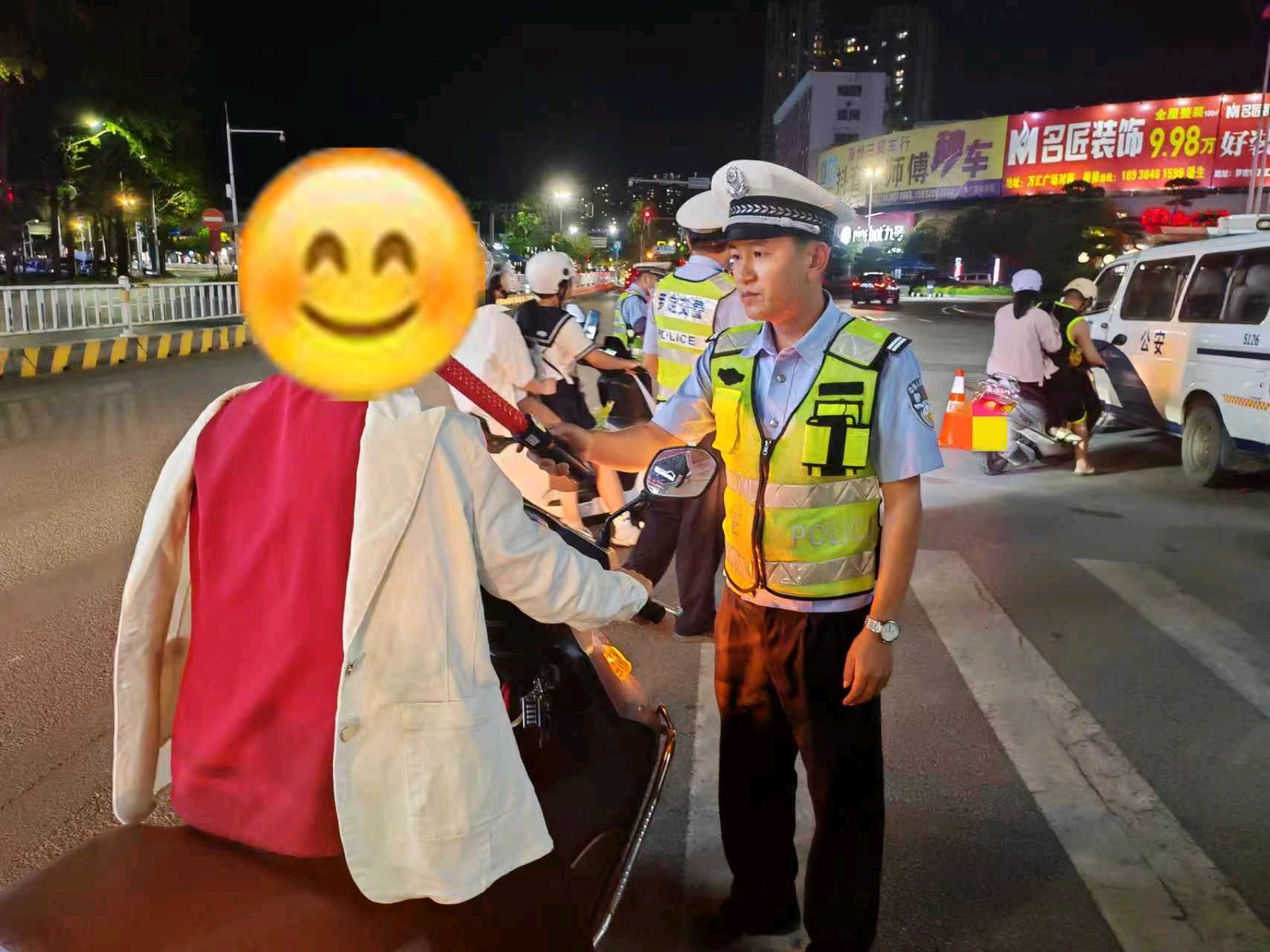 罗定公安联动巡防织密社会面安全防控网