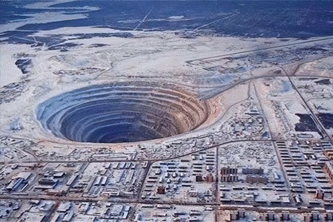 挖穿地球是天方夜谭？苏联人挖到一万多米，竟发现“地狱之门”