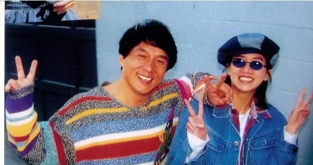 成龙在梅艳芳葬礼上迟到，向华强让他当场下跪，今真相浮出水面