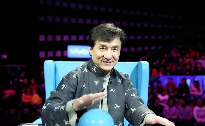 成龙在梅艳芳葬礼上迟到，向华强让他当场下跪，今真相浮出水面