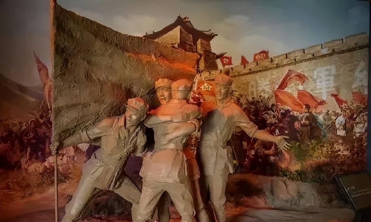 他是第三任国家主席，去世后墓碑上却没有名字，只镌刻着24个字