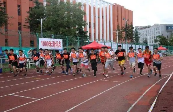 跑1000米前喝红牛有用吗(怎样跑1000米最快不累)