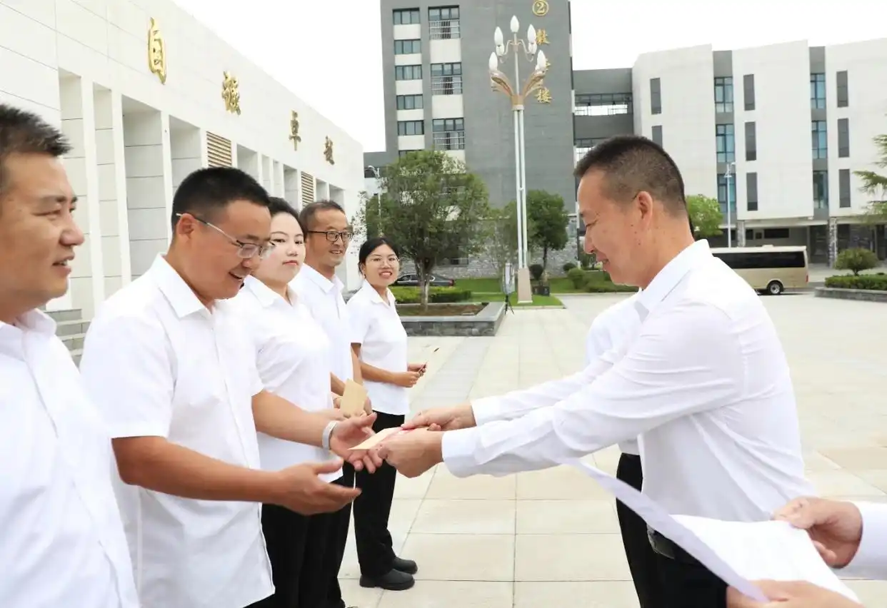 陕西省丹凤县举行庆祝第41个教师节大会暨丹凤中学开学典礼