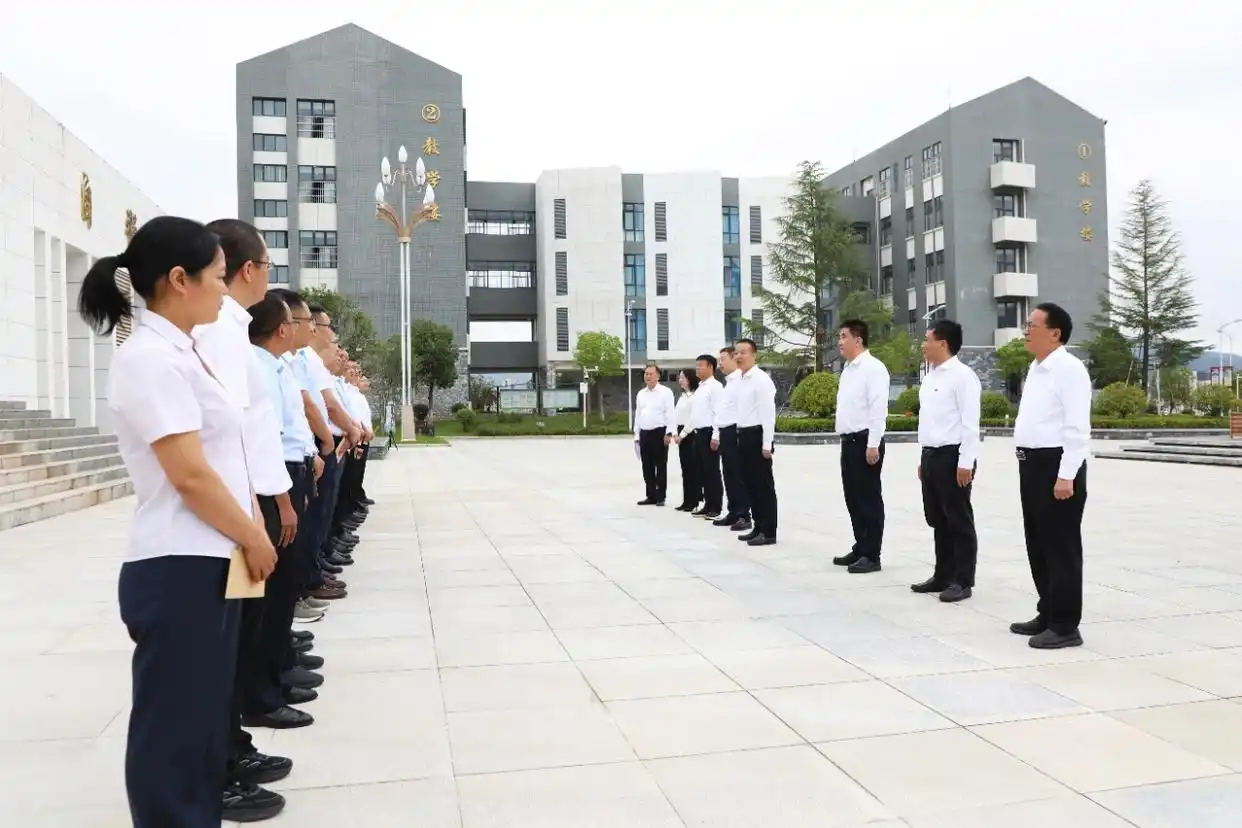 陕西省丹凤县举行庆祝第41个教师节大会暨丹凤中学开学典礼