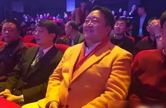 春晚“钉子户”,坐看春晚观众席19年,网友:年年都有他