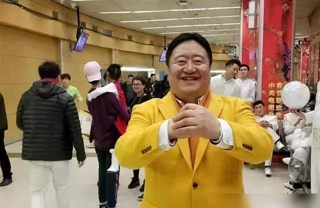 春晚“钉子户”,坐看春晚观众席19年,网友:年年都有他