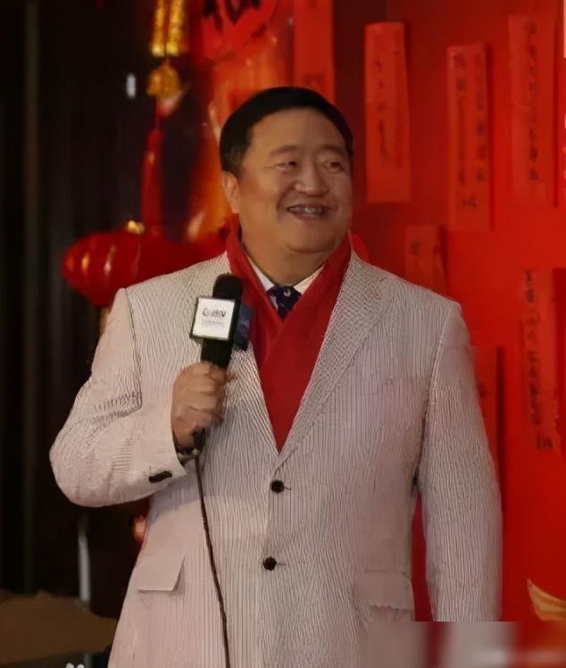 春晚“钉子户”,坐看春晚观众席19年,网友:年年都有他