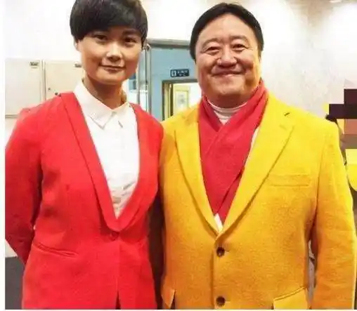 连续19年现场观看春晚,春晚最牛钉子户“笑脸哥”,曾是名歌手?