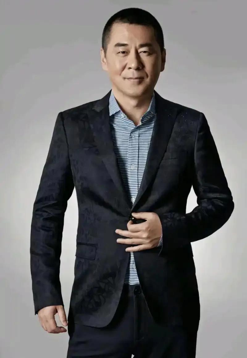 中国气场最强的10位男演员，周润发排第二，榜首让影帝们都成小弟