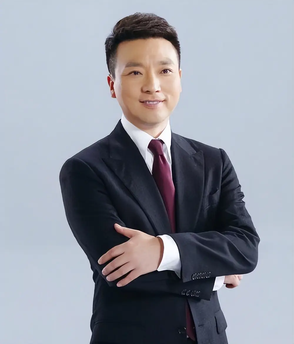 新闻联播主持每天只上半小时班?严於信道出真相,远比想象中难