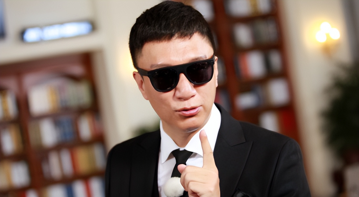他如何从娱乐圈公认的“大哥”,到如今不讨人喜欢的“综艺咖”?
